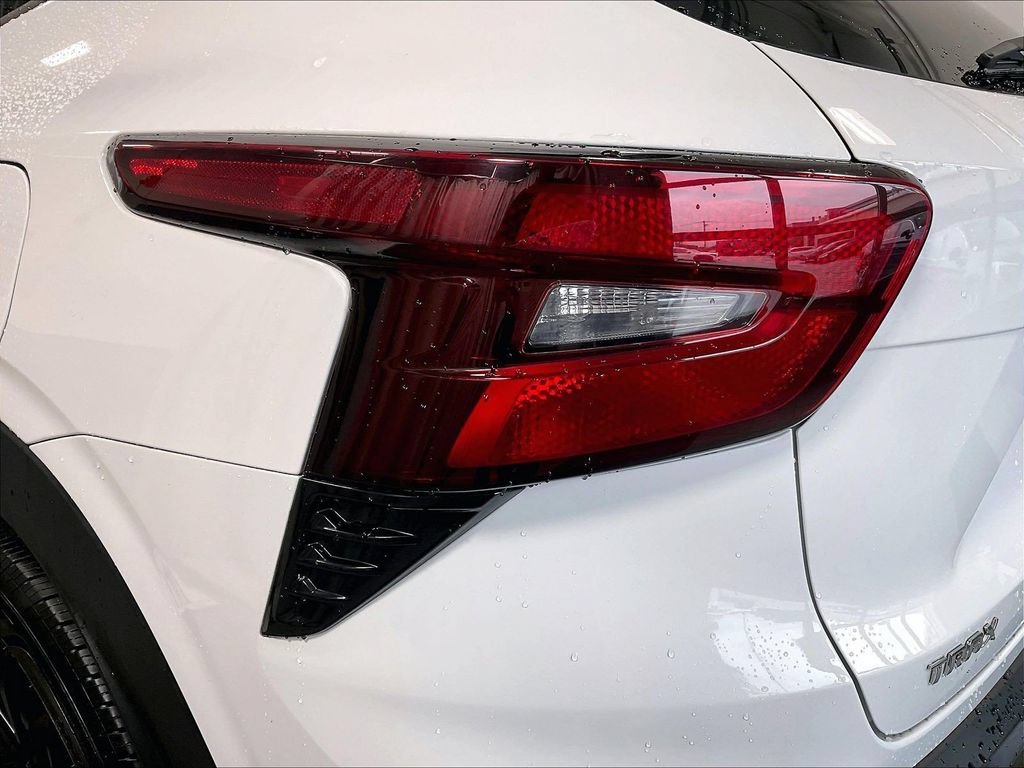 Used 2024 Summit White Chevrolet ACTIV image 34