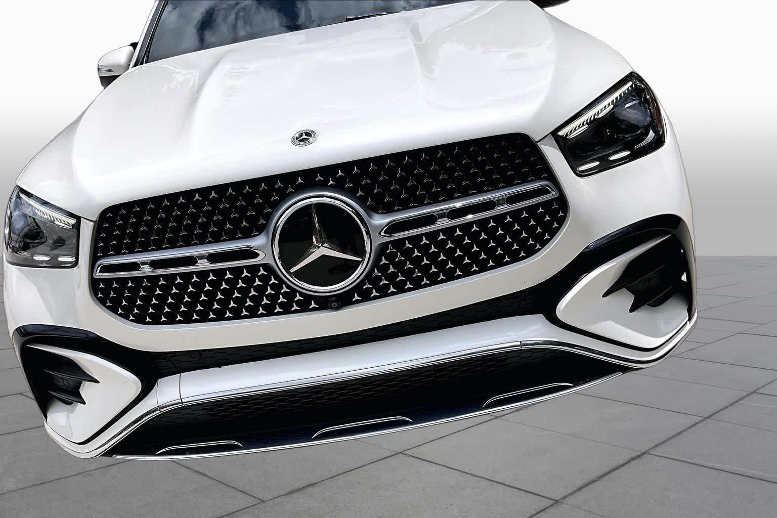 Used 2024 MANUFAKTUR Diamond White Metallic Mercedes-Benz GLE 350 image 30