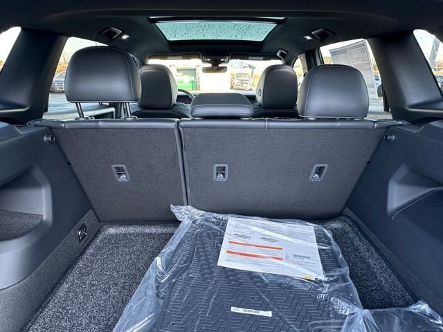 New 2026 Opal White W/Deep Black Roof Volkswagen 2.0T SE R-Line Black image 17