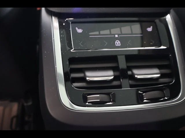 Used 2021 Black Volvo T6 Momentum image 11