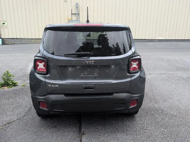Used 2023 Gray Jeep Latitude image 7