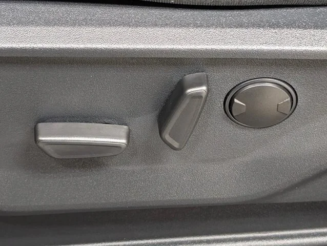 New 2026 Iconic Silver Metallic Ford XLT image 48