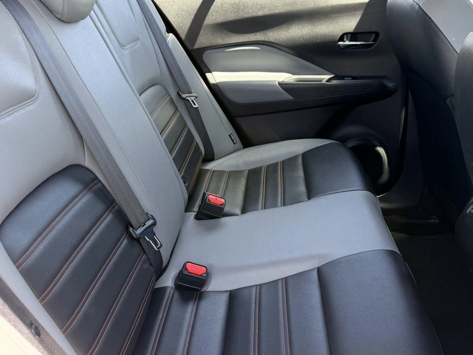 Used 2023 Aspen White Trico Nissan SR image 10