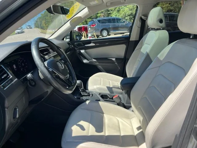 Used 2018 Gray Volkswagen 2.0T SEL Premium image 7