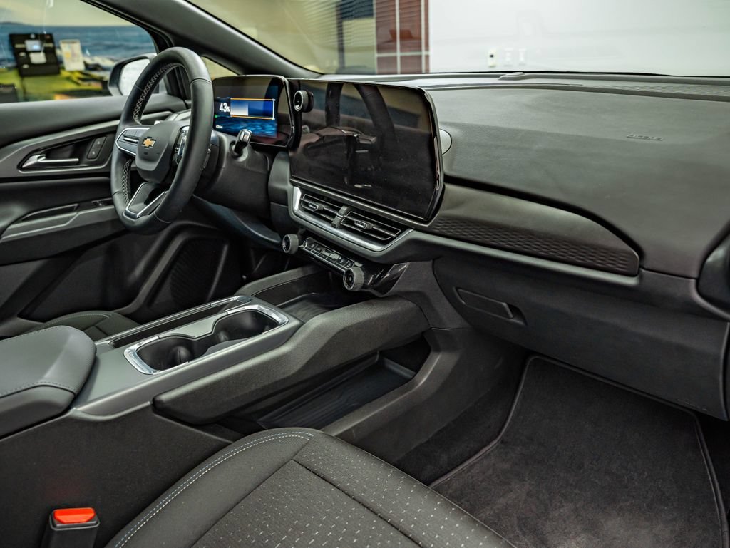 Used 2025 Sterling Gray Metallic Chevrolet LT image 34