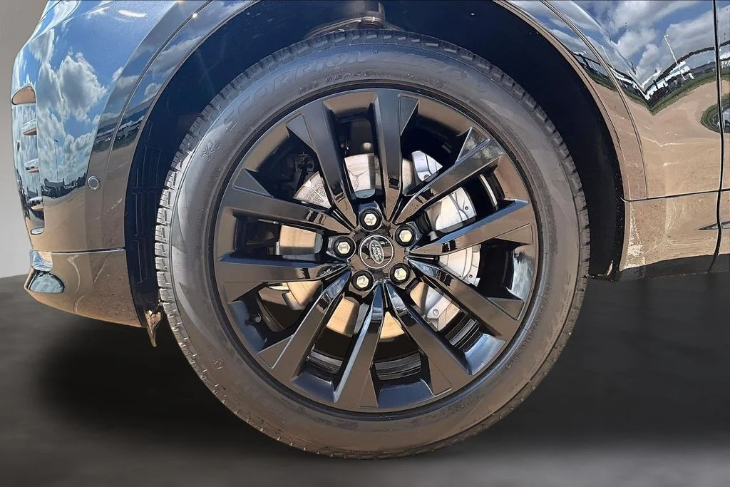 New 2026 Black Land Rover Dynamic SE image 12