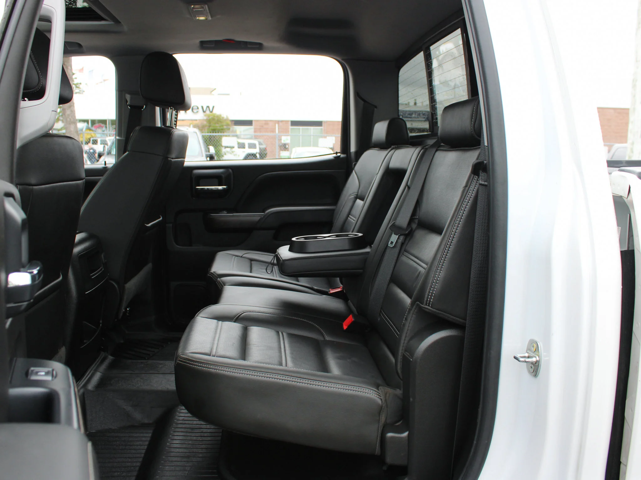 Used 2019 White GMC Denali * Diesel | 5th Wheel/Gooseneck Prep | Heated/Vented Leather | Sunroof | Remote Start image 17