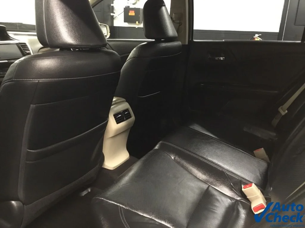 Used 2017 Beige Honda EX-L image 27