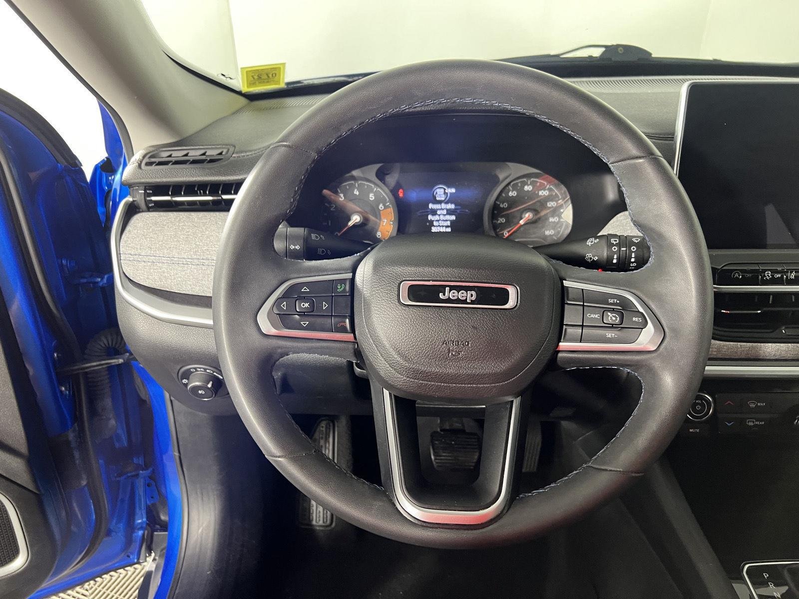 Certified Used 2022 Laser Blue Pearlcoat Jeep Latitude image 11