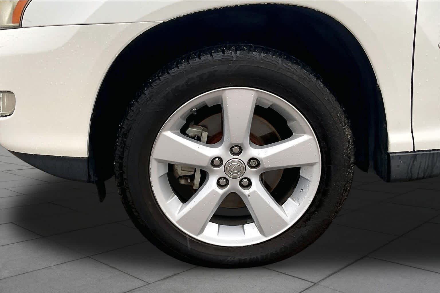 Used 2008 Crystal White Lexus  image 10