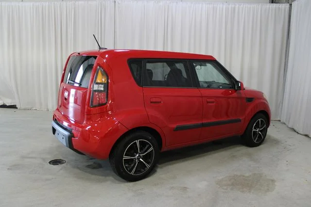 Used 2010 Red Kia Plus image 29