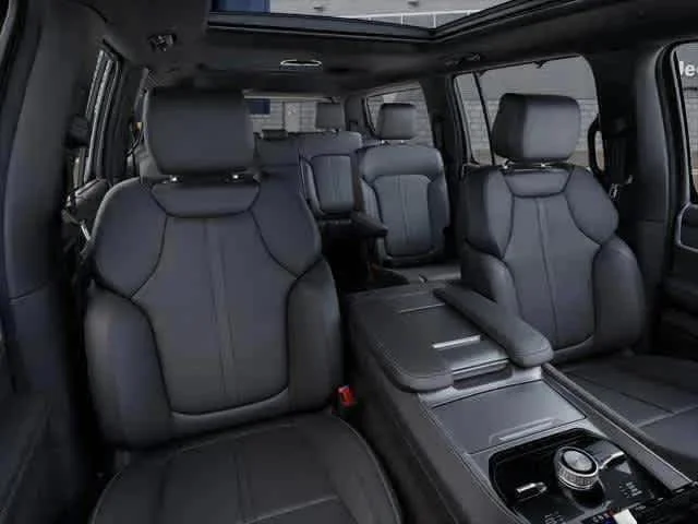 New 2026 High Gloss Black Exterior Paint Jeep Limited Reserve image 7