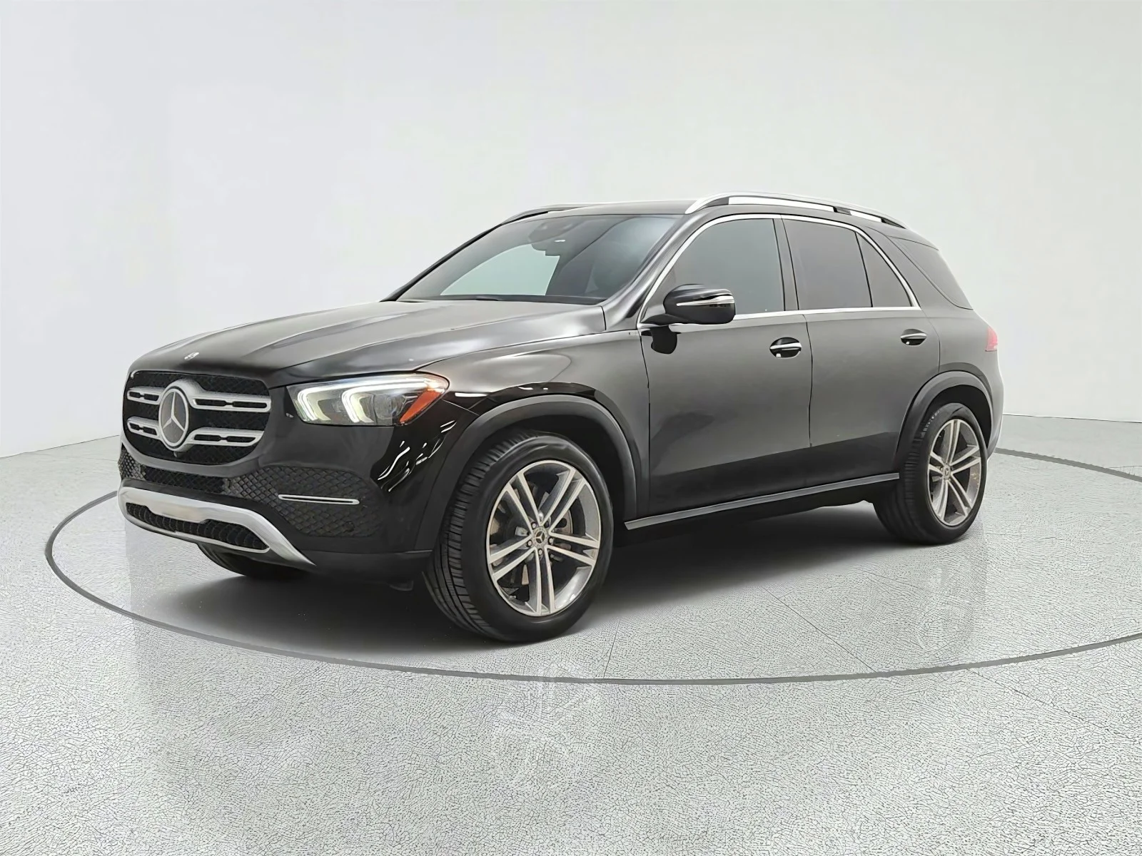 Used 2022 Black Mercedes-Benz GLE 450 4MATIC® SUV image 1