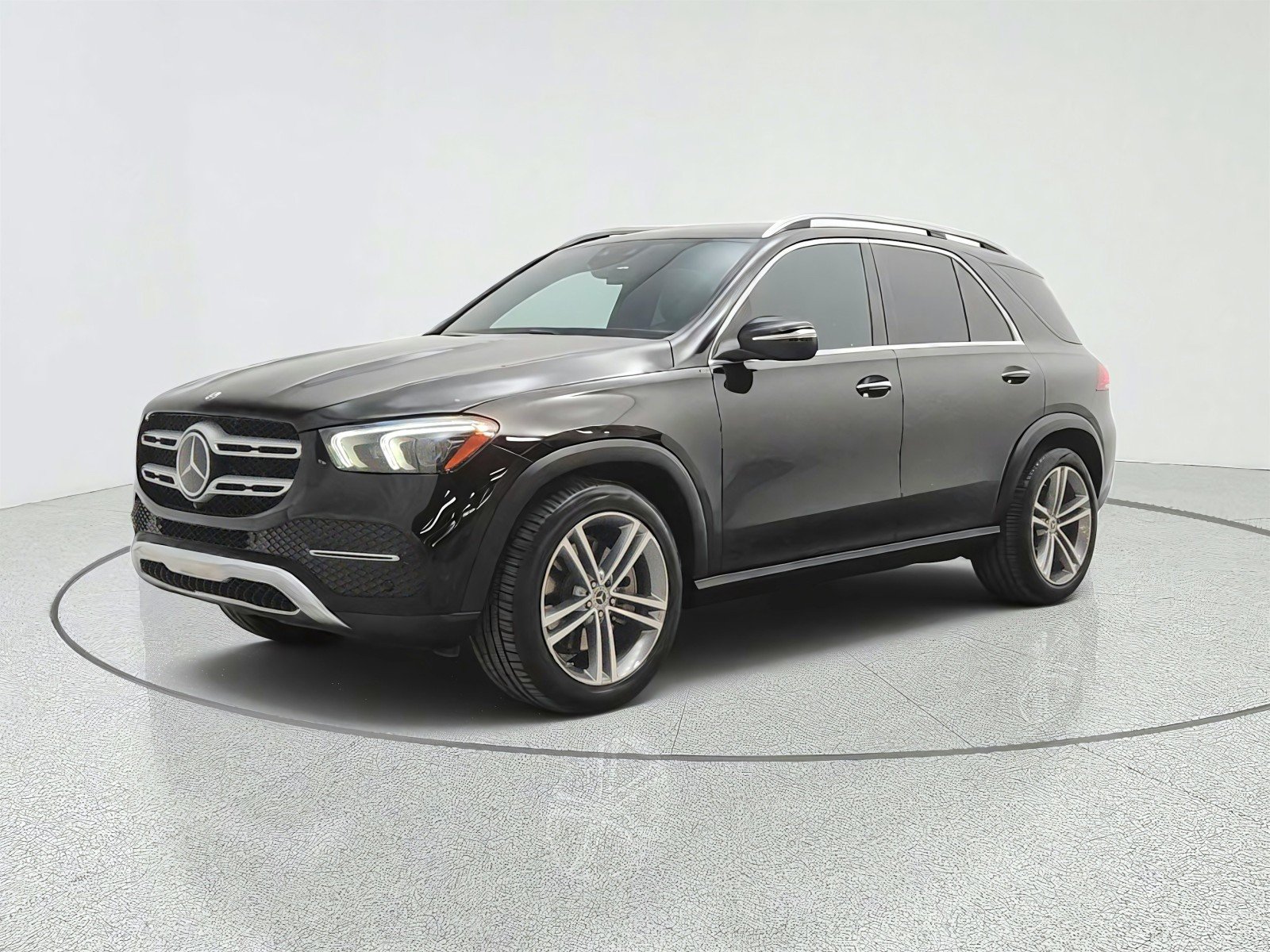 Used 2022 Black Mercedes-Benz GLE 450 4MATIC® SUV image 1