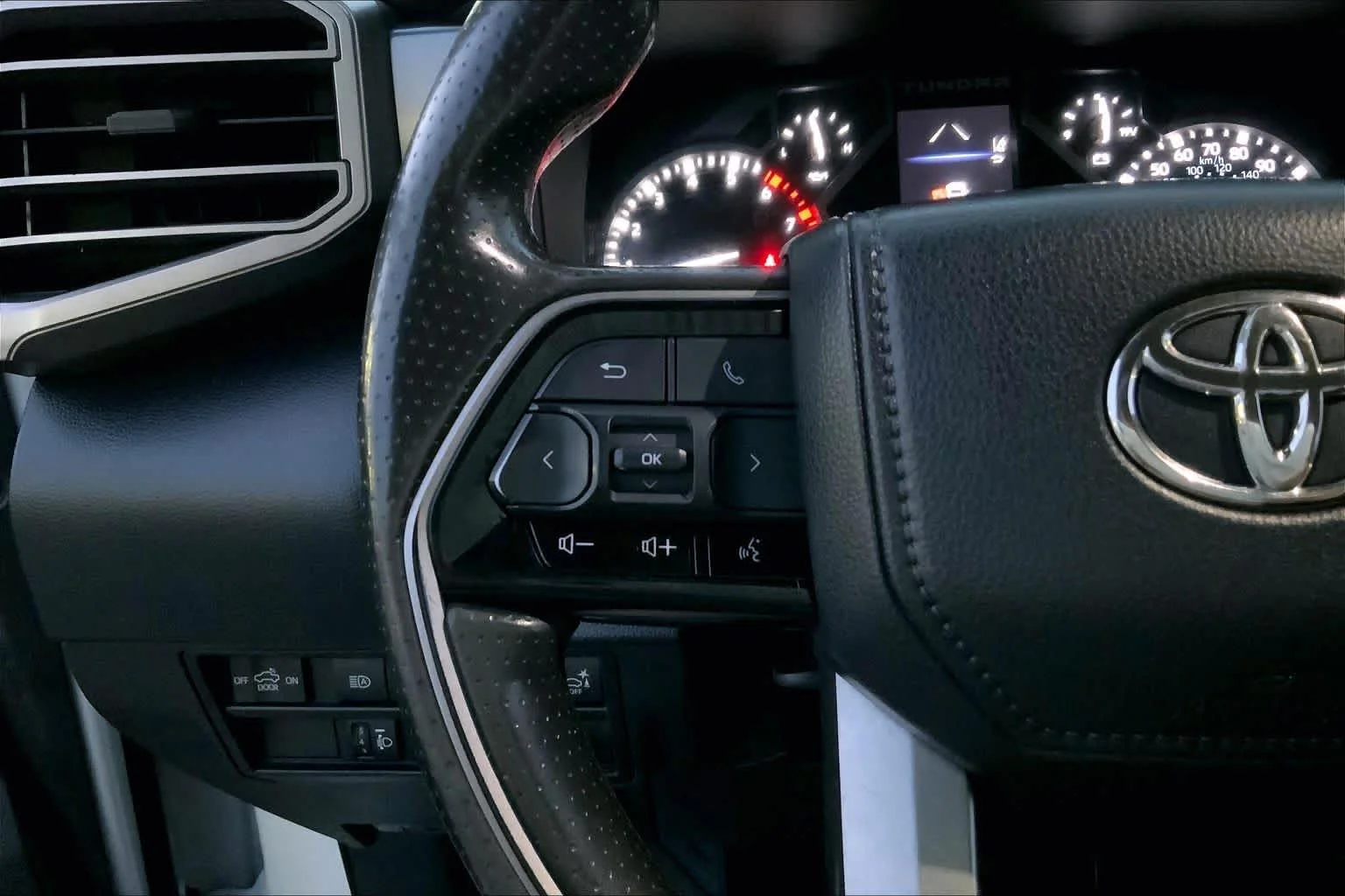 Used 2023 Ice Cap Toyota SR5 image 21