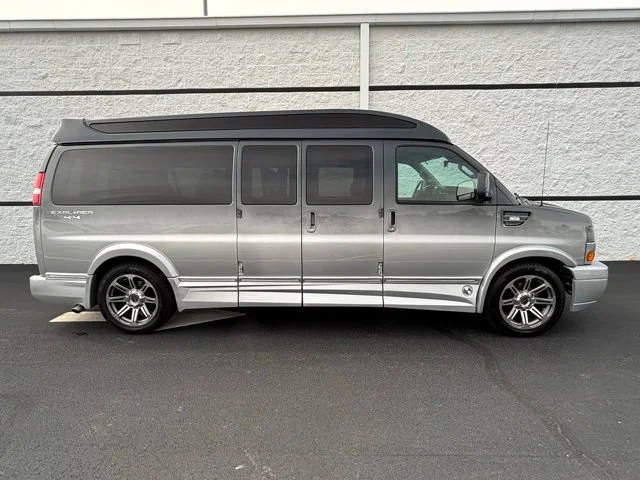 Used 2020 QUICKSILVER METALLIC GMC CARGO image 6