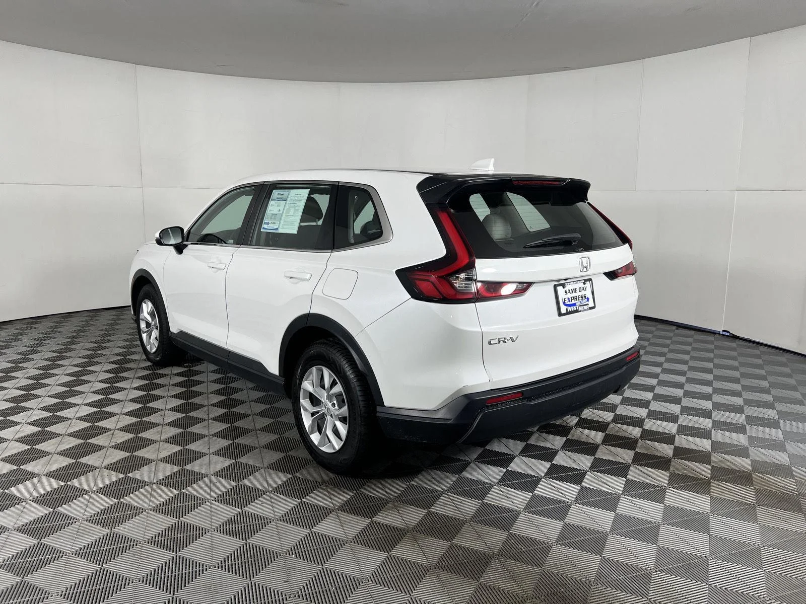 Used 2023 Platinum White Pearl Honda LX image 22