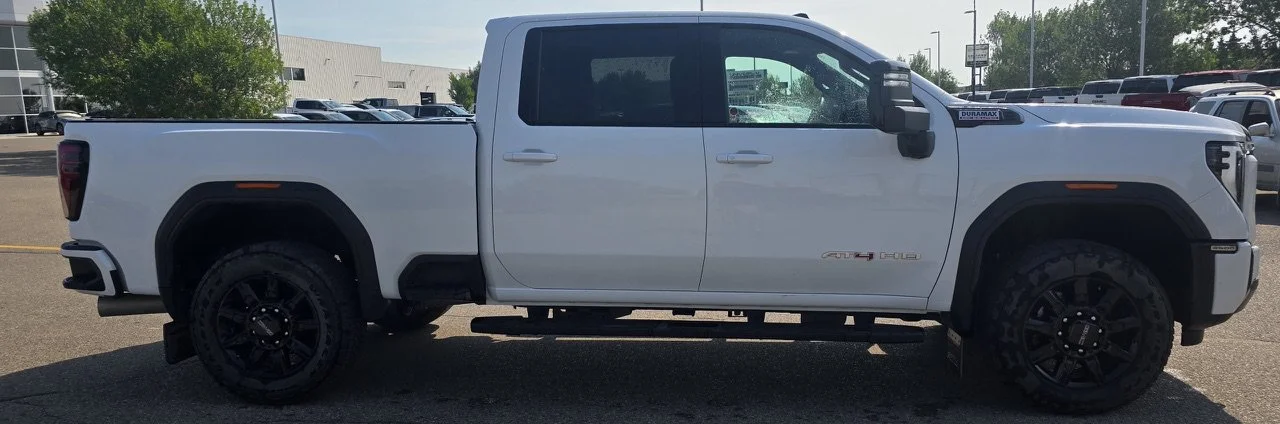 Used 2024 White GMC AT4 Crew Cab image 6