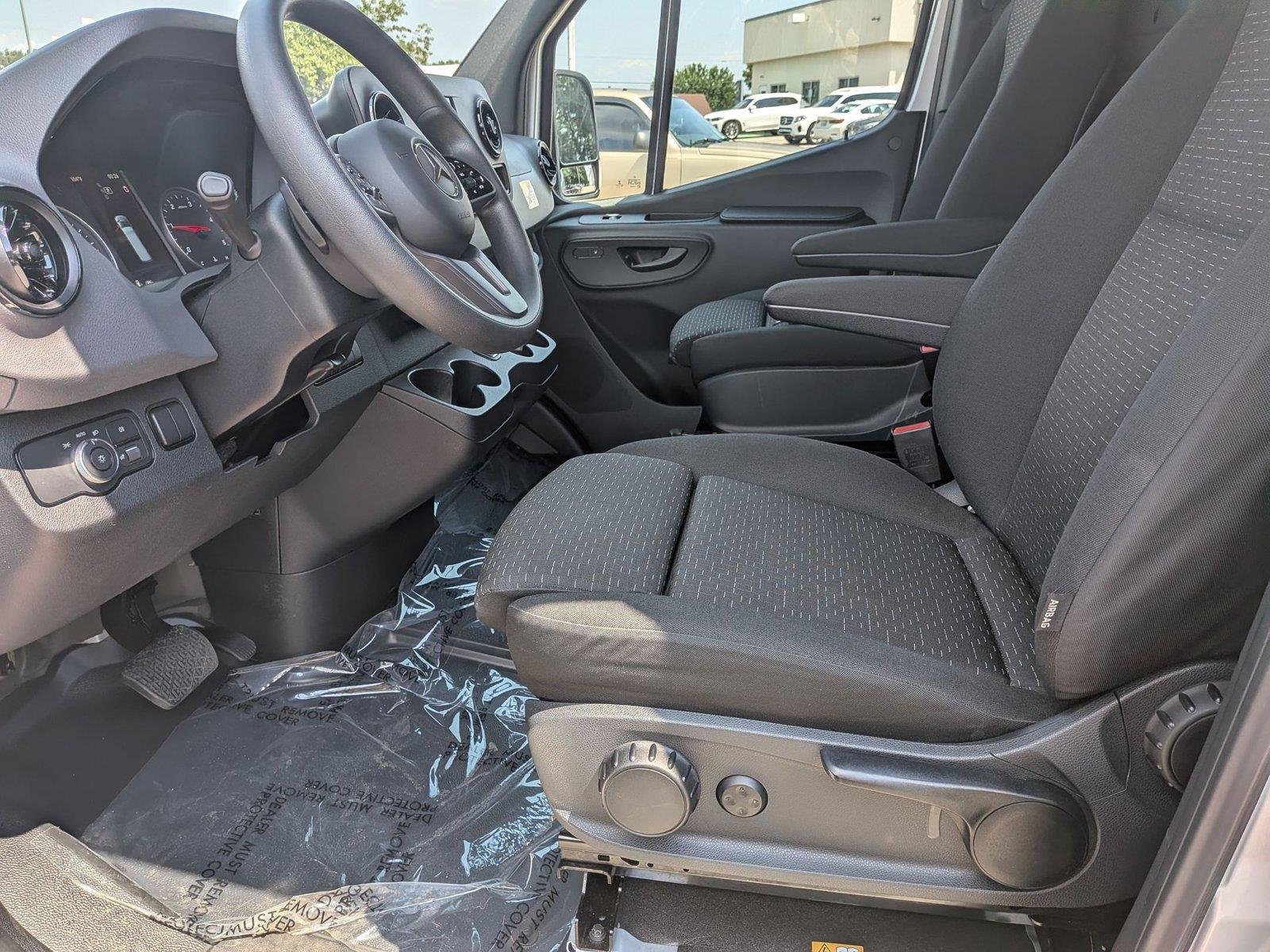 Used 2021  Mercedes-Benz  image 17