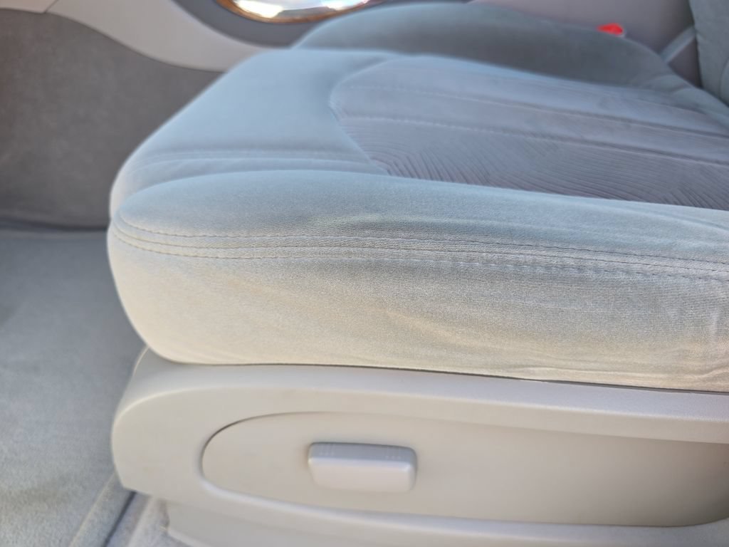 Used 2008 WHITE OPAL Buick CX image 30