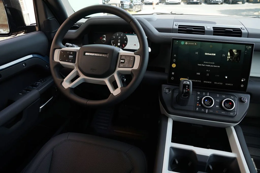 New 2026 Tasman Blue Land Rover X-Dynamic SE image 15