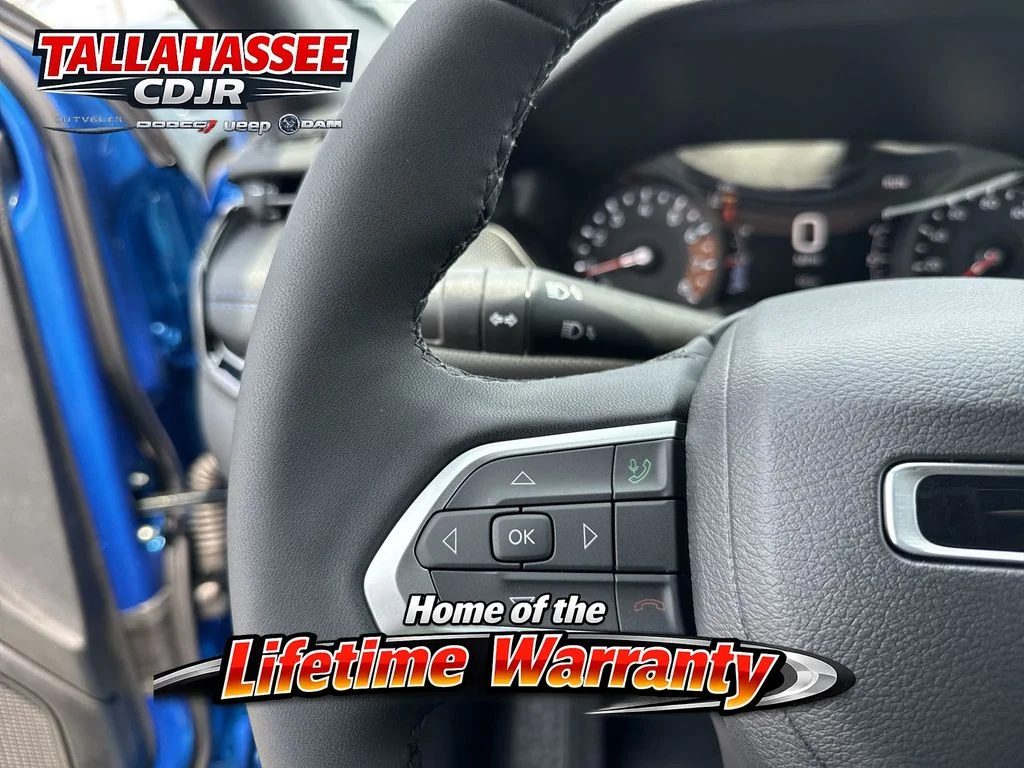New 2026 Hydro Blue Pearl-Coat Exterior Paint Jeep Latitude image 17