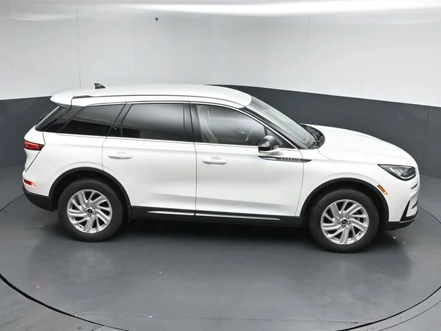 Used 2023 Pristine White Lincoln Standard image 47
