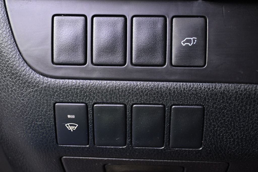 Used 2015 Attitude Black Metallic Toyota XLE V6 image 25