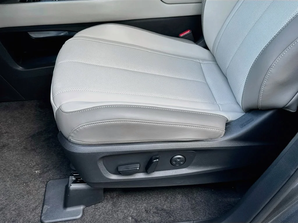 New 2027 GRAPHITE SHADOW INFINITI Luxe AWD image 19