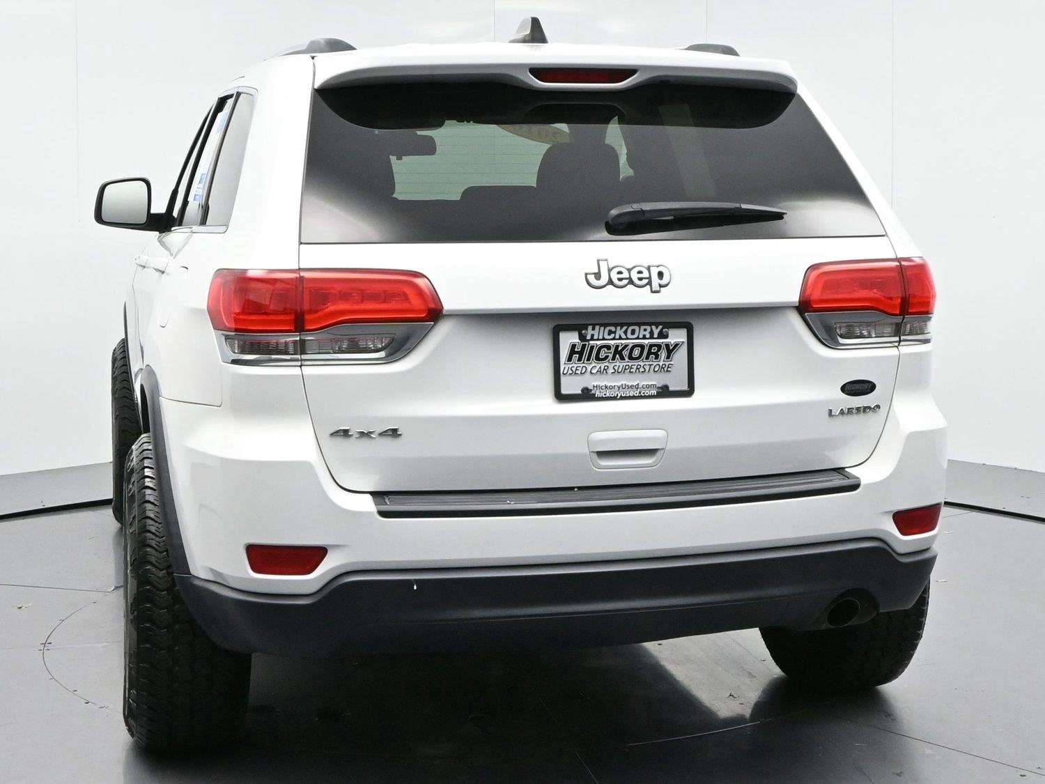 Used 2016 Bright White Clearcoat Jeep Laredo image 6