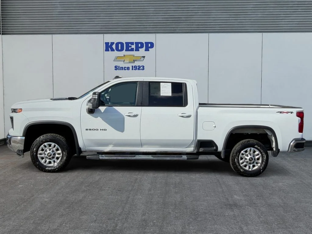 Used 2025 Summit White Chevrolet LT image 2