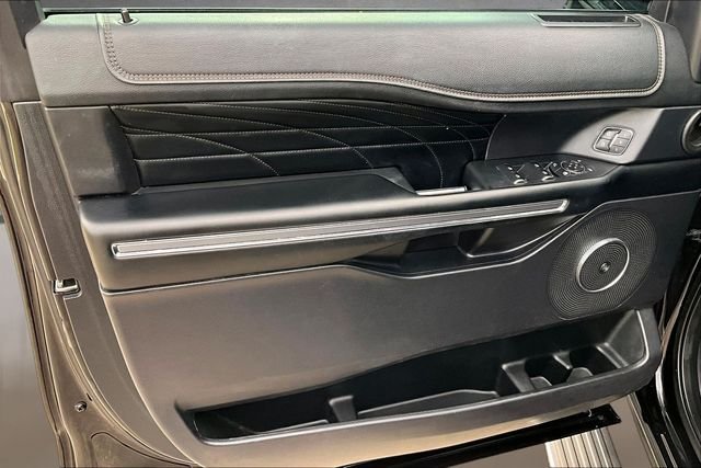 Used 2019 Black Ford Platinum image 15