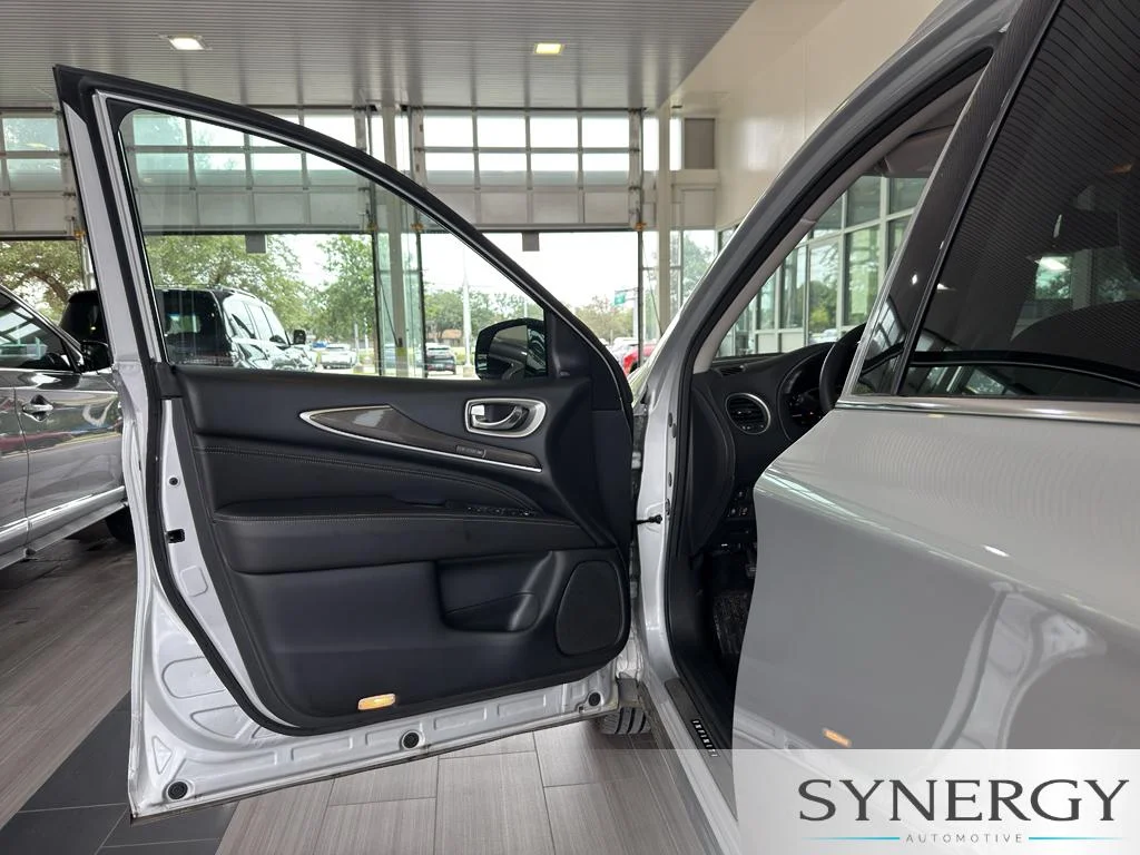 Used 2019 Liquid Platinum INFINITI LUXE image 23