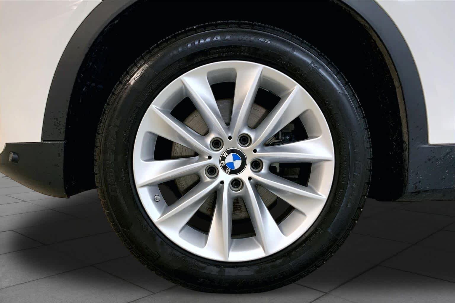 Used 2017 Alpine White BMW xDrive28i image 10