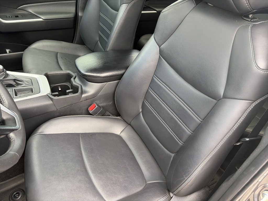 Used 2022 Gray Toyota XLE Premium image 11