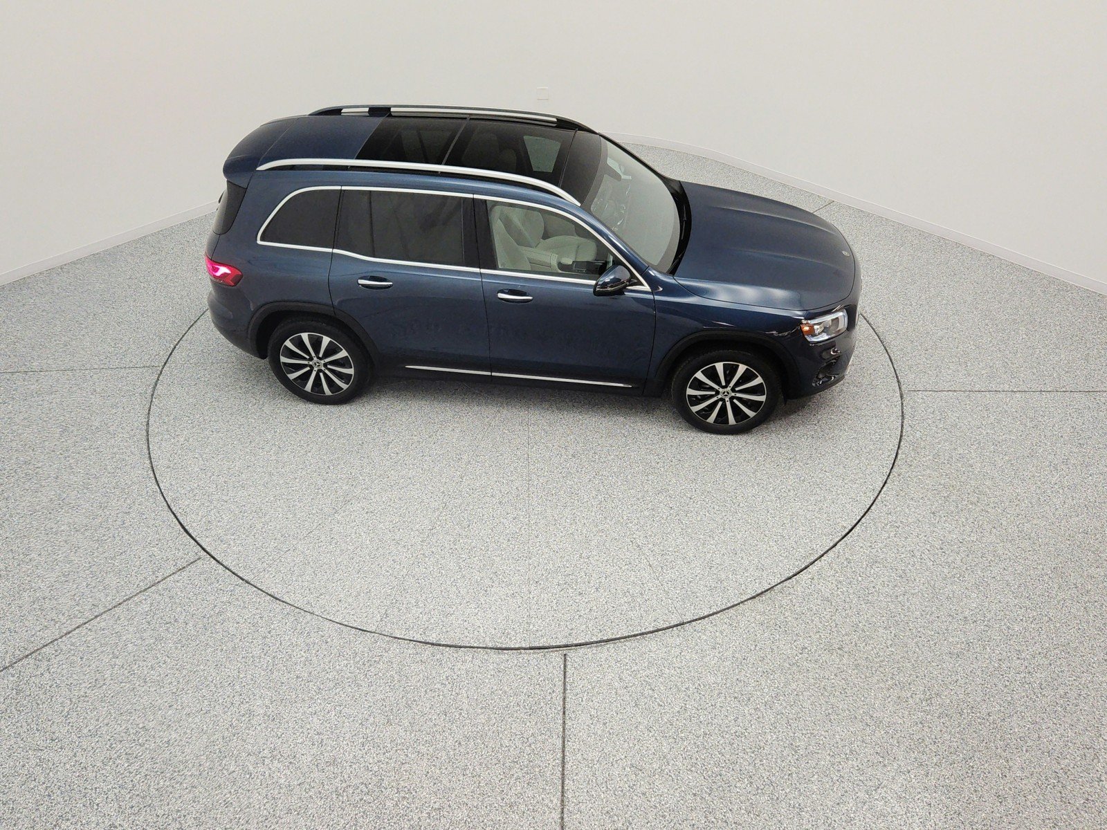 Used 2023 Denim Blue Metallic Mercedes-Benz GLB 250 SUV image 12