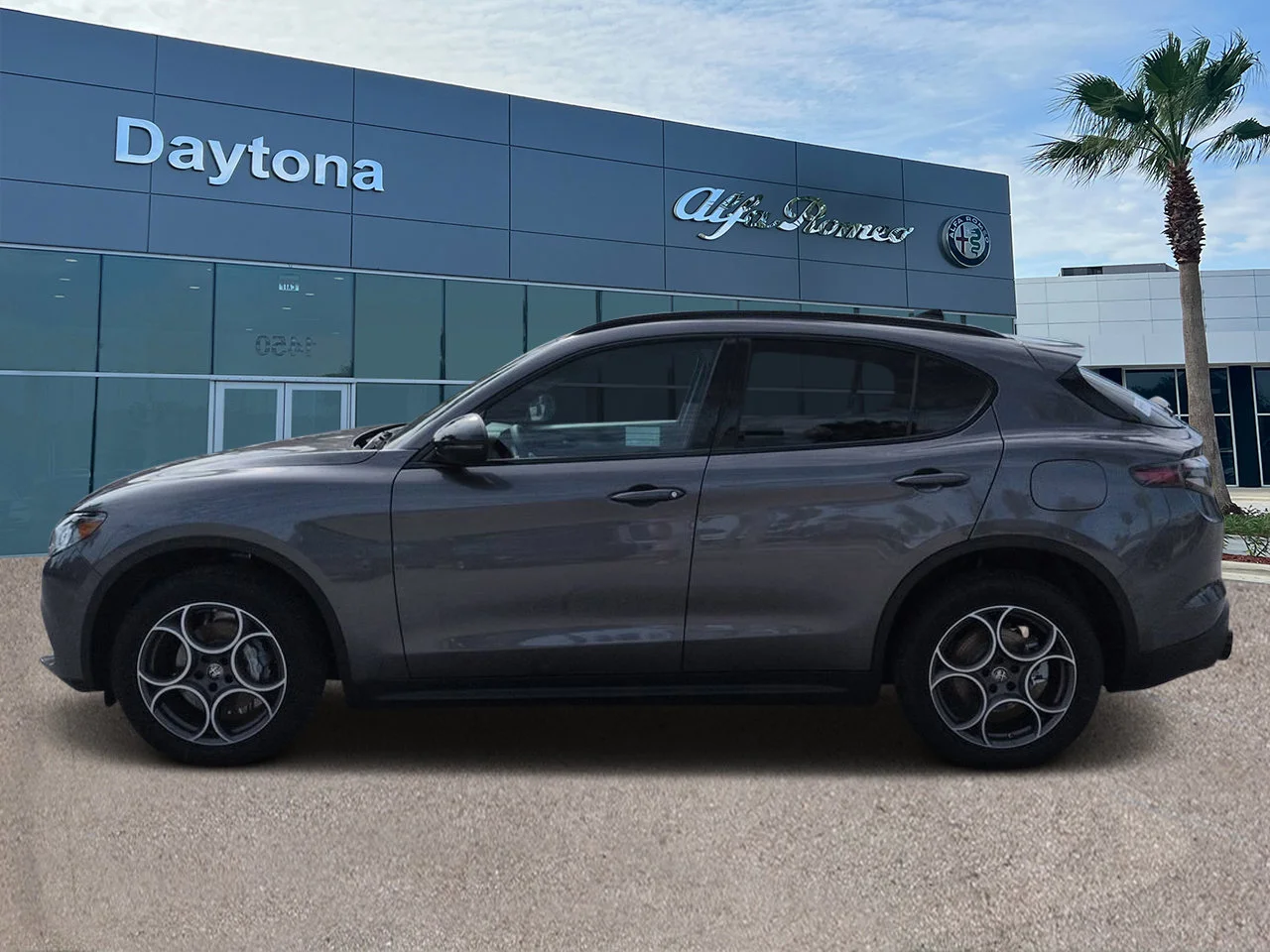 New 2026 Vesuvio Gray Metallic Exterior Paint Alfa Romeo  image 6