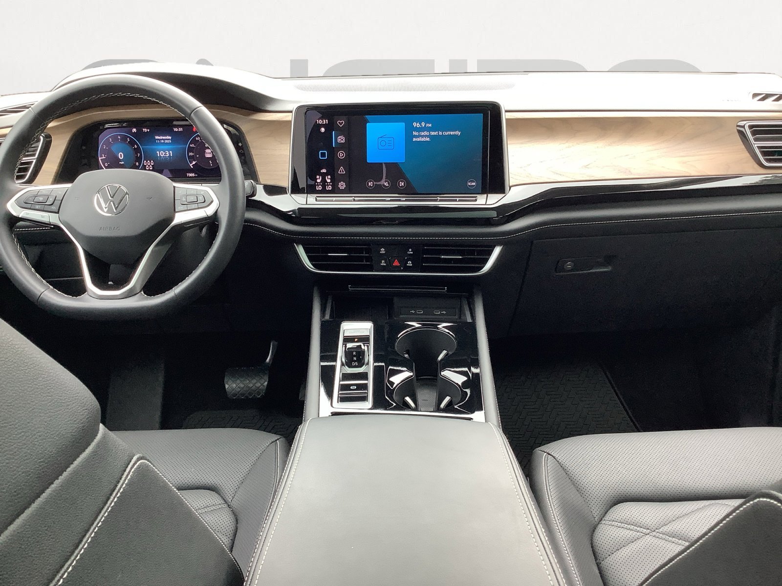 2025 Volkswagen Atlas SE w/Tech - Photo 14