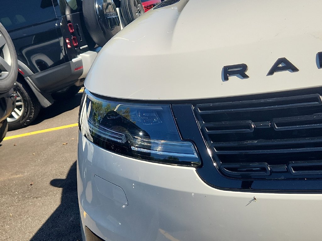 Used 2024 Ostuni Pearl White Metallic Land Rover Dynamic SE image 9