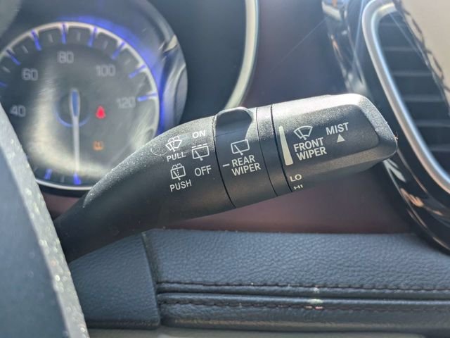 Used 2020 Silver Chrysler Limited image 29