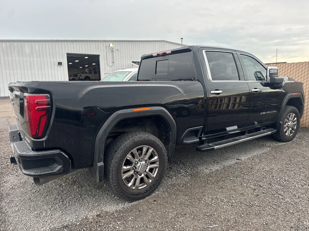 Used 2024 Onyx Black GMC Denali image 5
