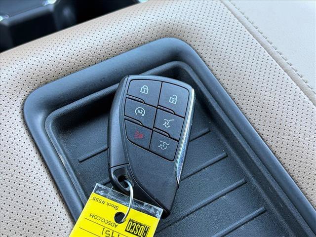 Used 2023 IRIDESCENT PEARL TRICOAT Chevrolet Premier image 35