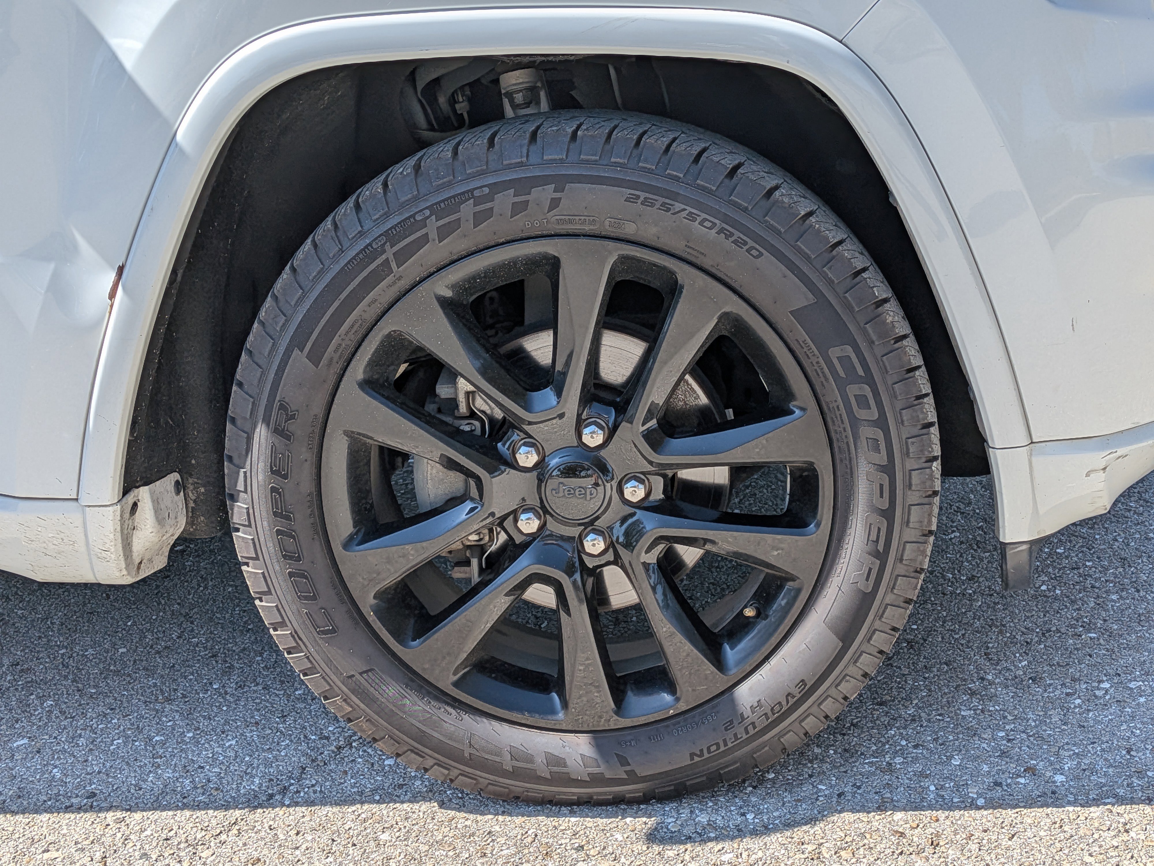 Used 2018 Bright White Clearcoat Jeep Altitude image 11