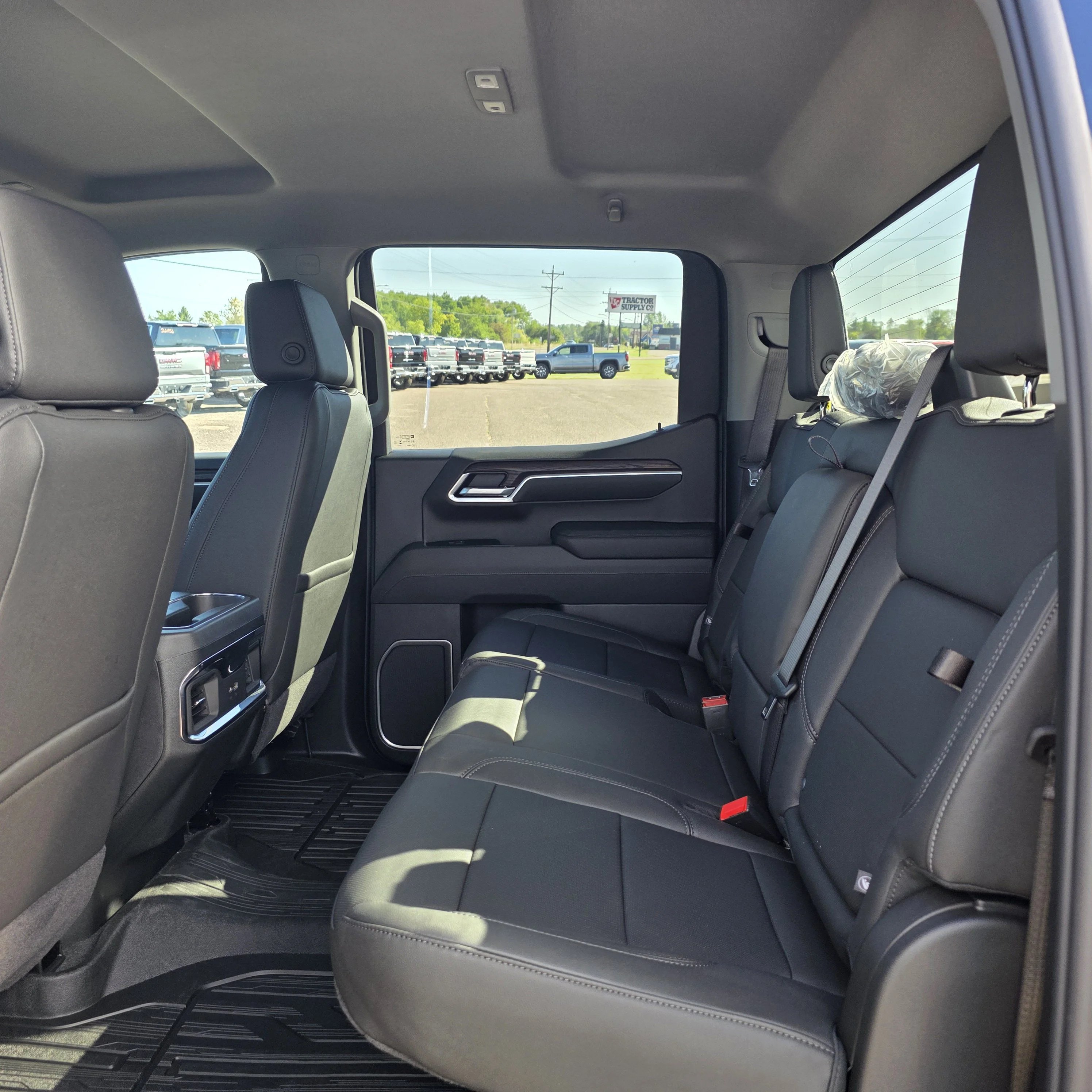 2026 GMC Sierra 1500 SLT - Photo 18