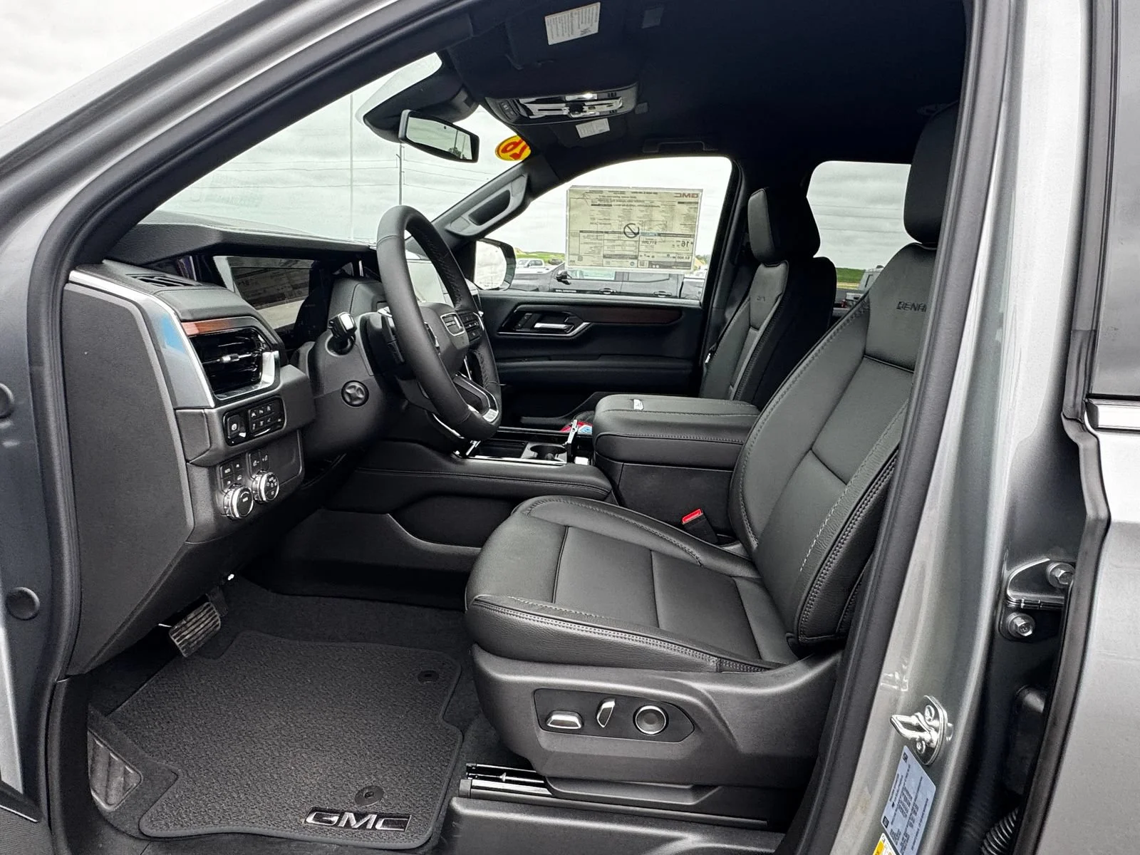 2026 GMC Yukon XL Denali - Photo 13