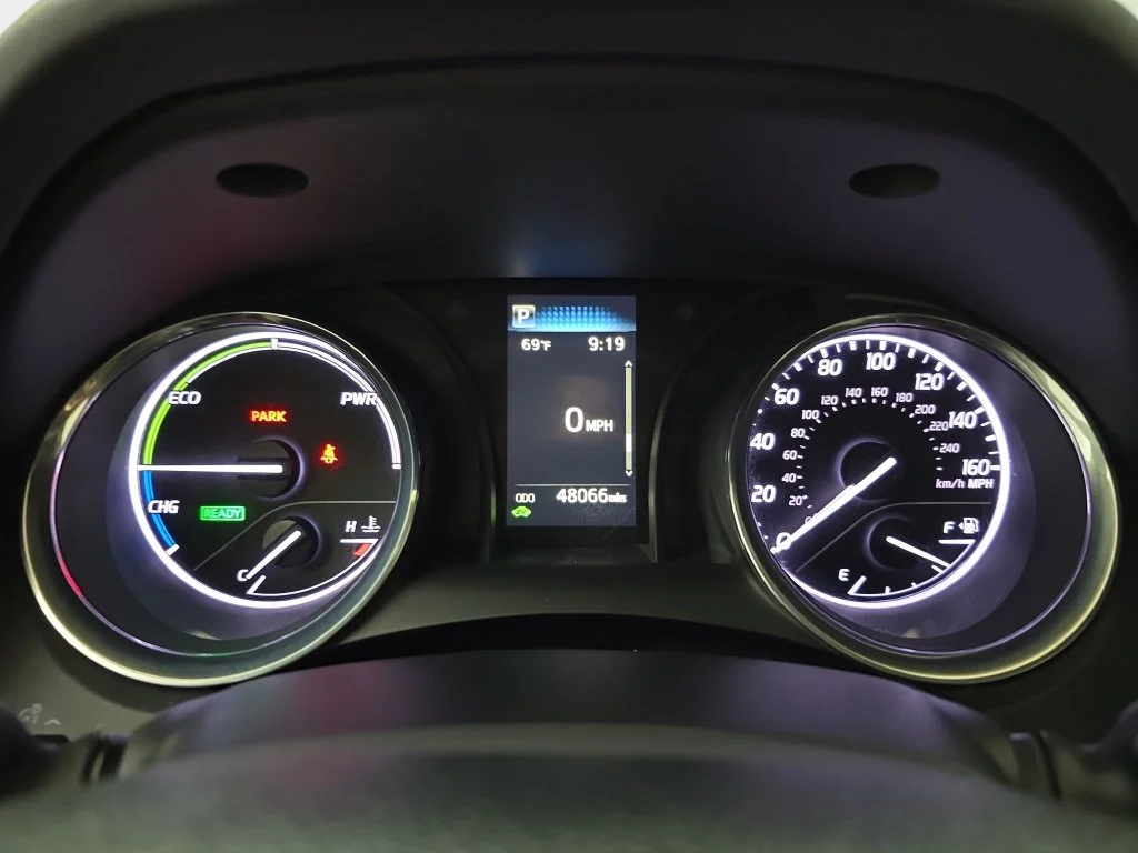 Used 2020 Gray Toyota LE image 21
