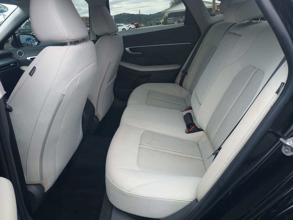 Used 2024 Black Hyundai SEL image 14
