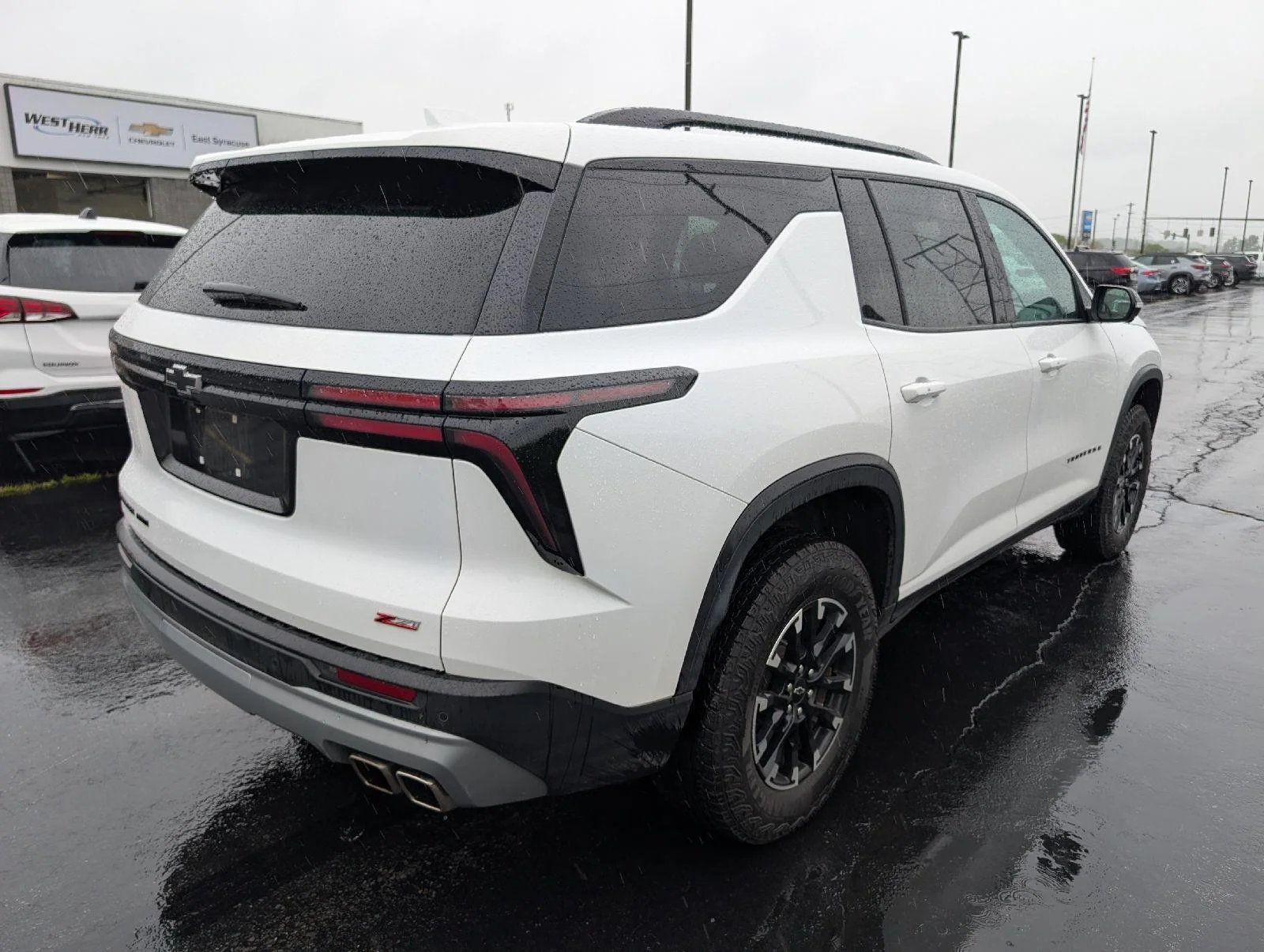 Used 2024 Summit White Chevrolet Z71 image 10