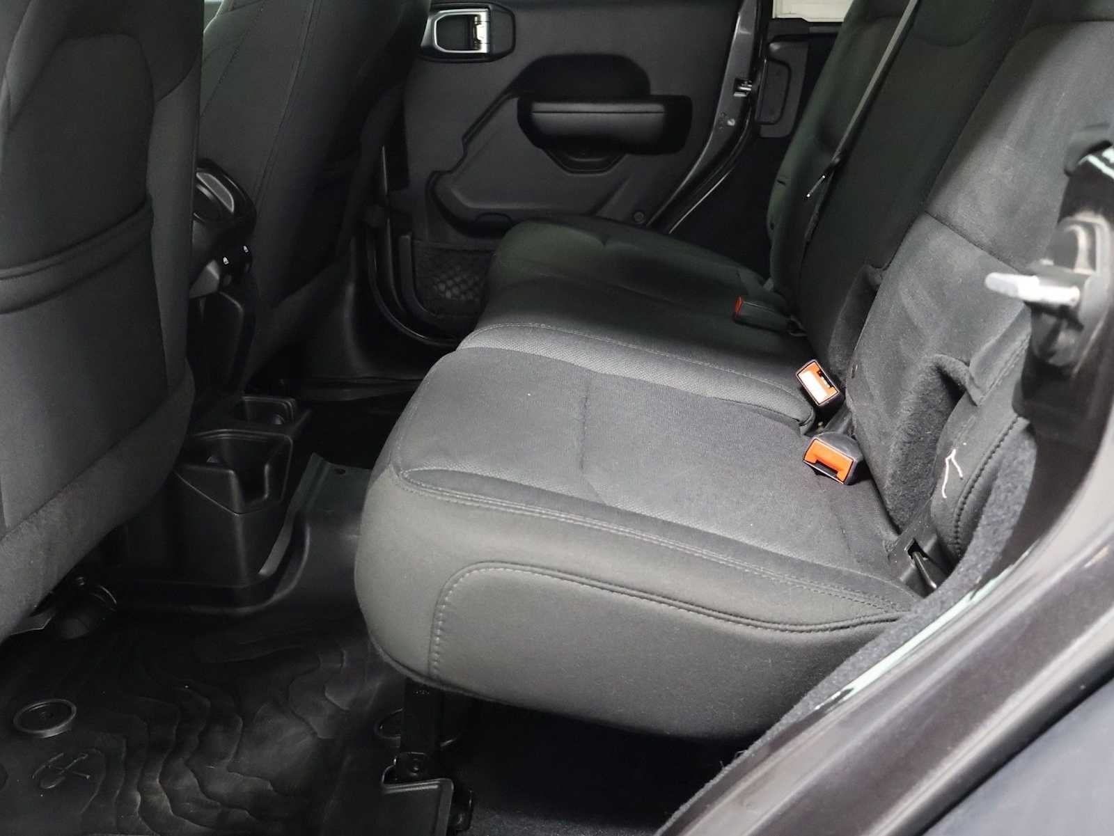 Used 2018 Granite Crystal Metallic Clearcoat Jeep Sport S image 31