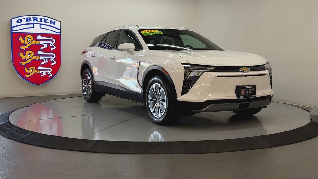 Used 2024 Summit White Chevrolet LT image 2